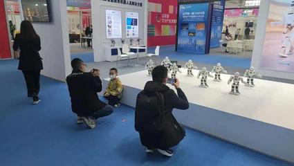 科技共情，舞動未來 首屆東北亞創博會中人形機器人引領數字創意新浪潮